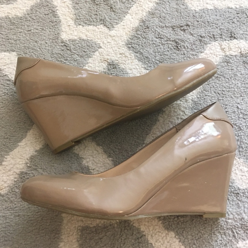 Lane Bryant tan patent wedge